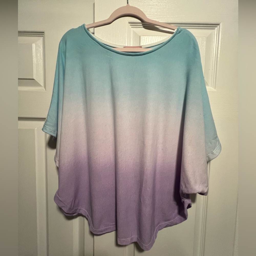 Ces Femme Blue and Purple Gradient Short Sleeve Top